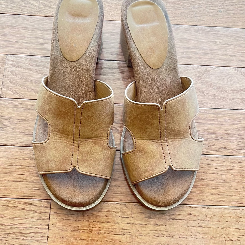 Elegant Tan Women's Slide Sandals